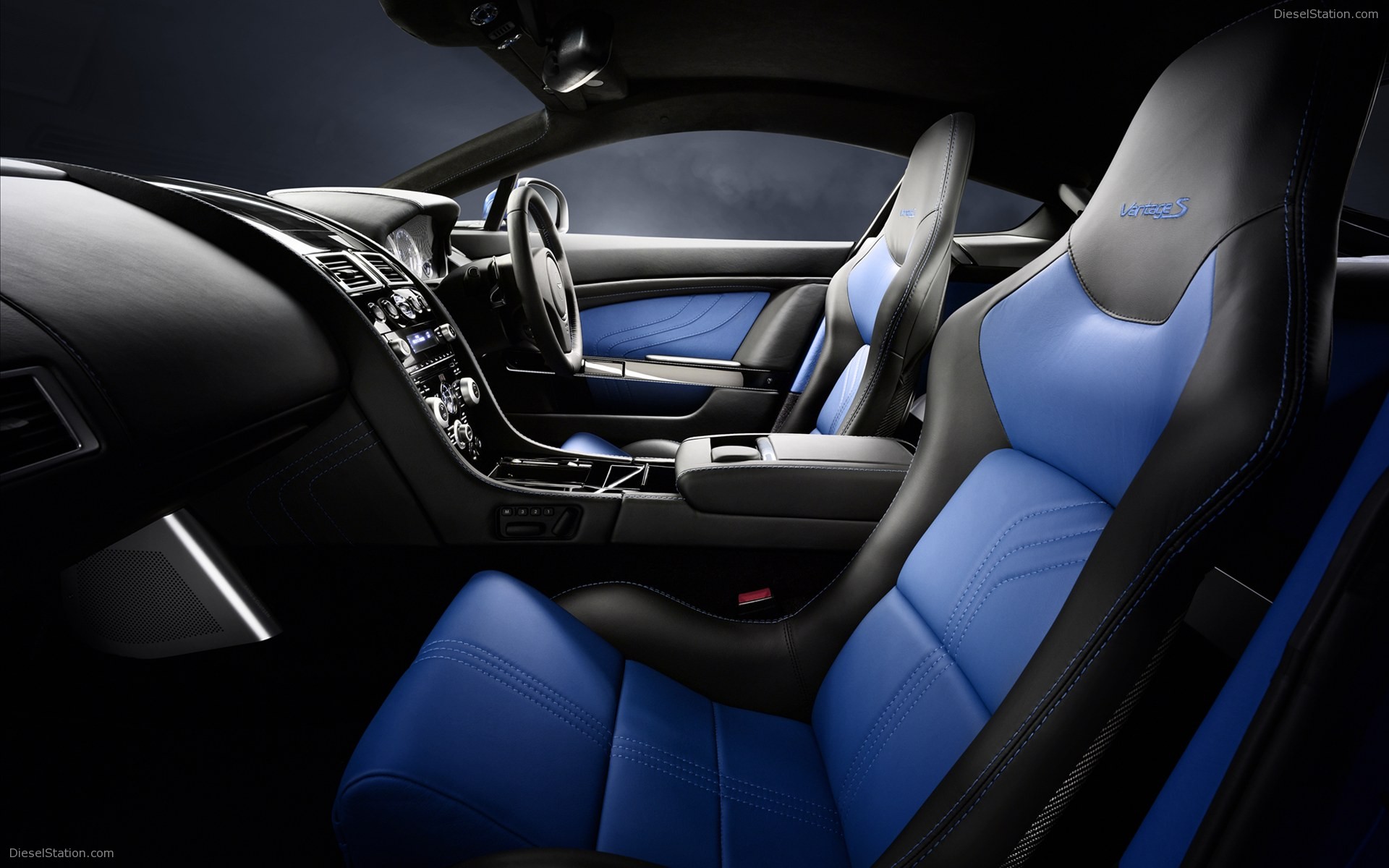Aston Martin V8 Vantage S 2011